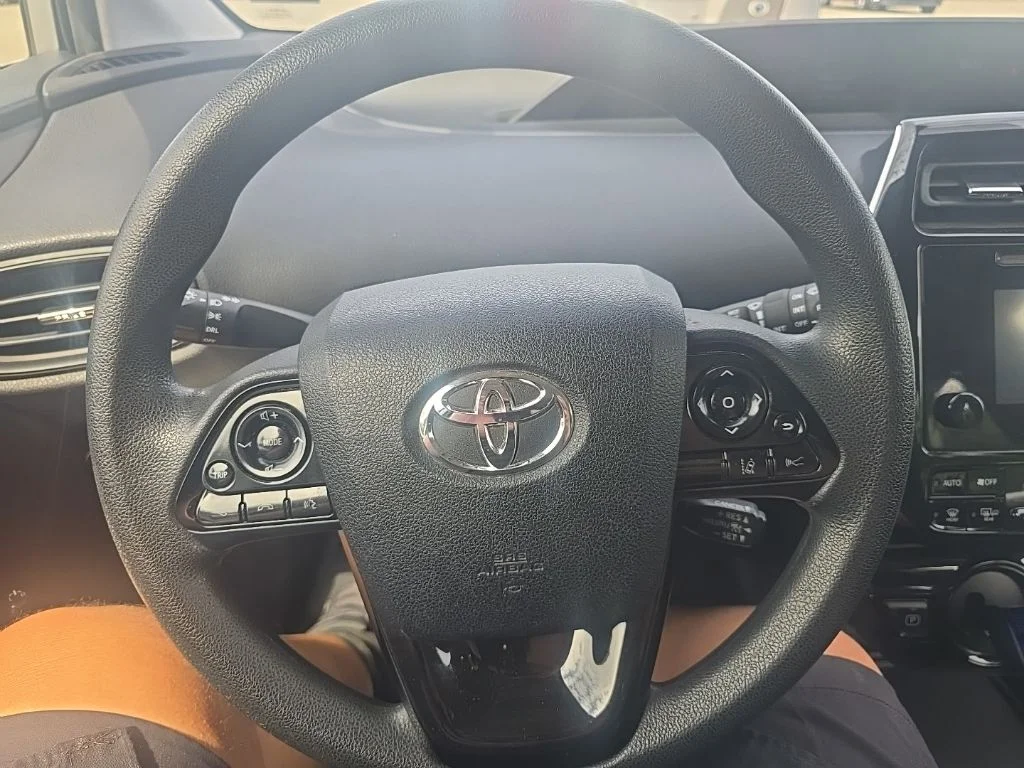 Used 2019 Silver Toyota LE image 14