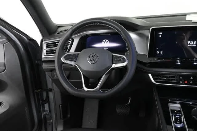 New 2026 Silver Mist Metallic Volkswagen 2.0T SE w/Technology image 3