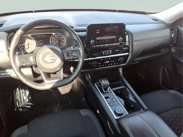 Used 2024  Nissan SV image 5