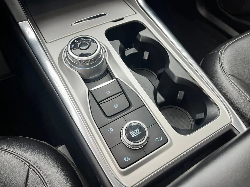 Used 2022 Silver Ford Limited image 30