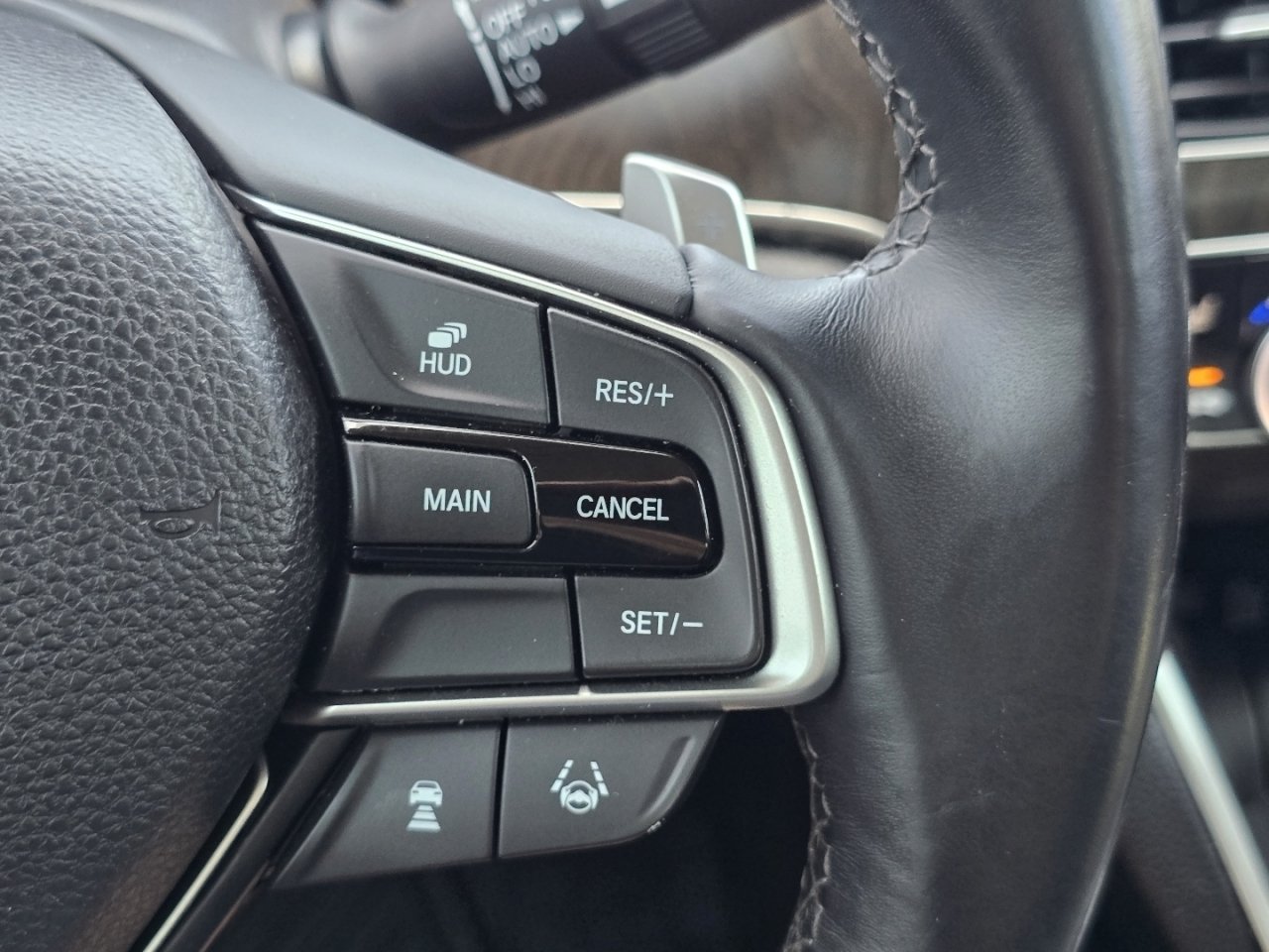 Used 2018  Honda Touring image 32