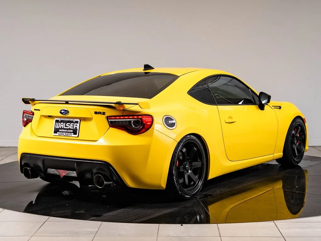 Used 2017 Charlesite Yellow Subaru Series.Yellow image 10