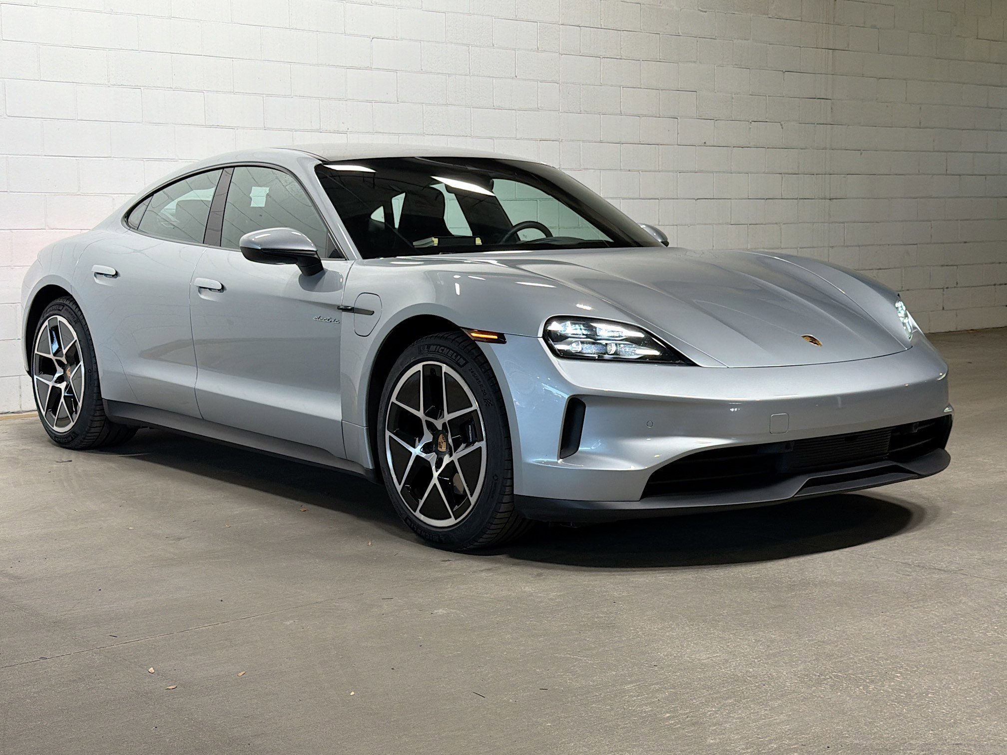 Certified Used 2025 Dolomite Silver Metallic Porsche  image 6