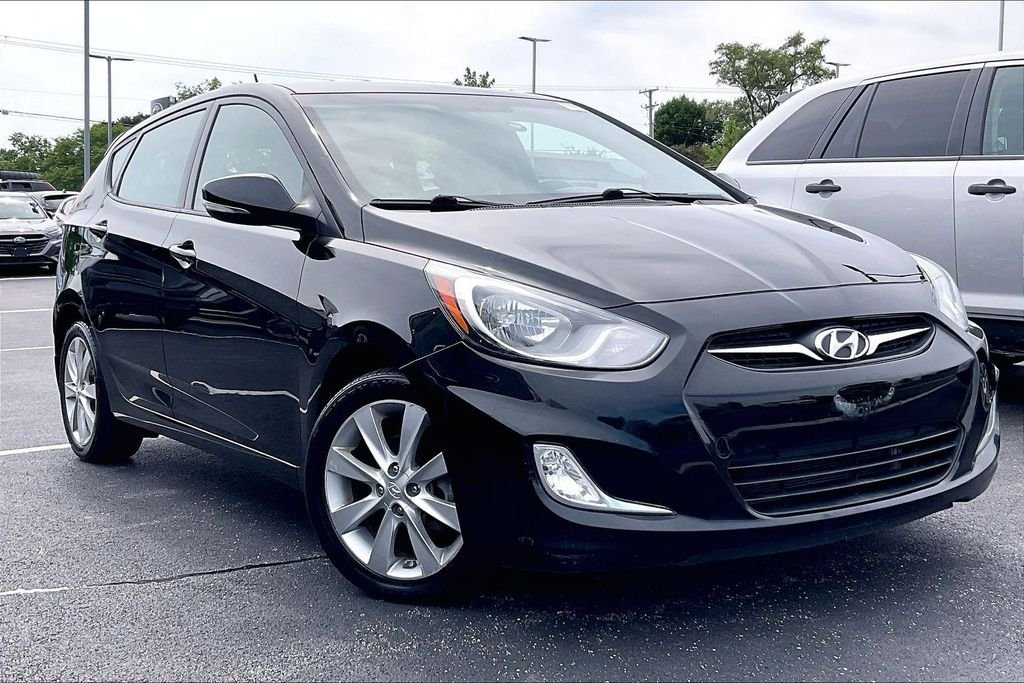 Used 2013 Black Hyundai SE image 31