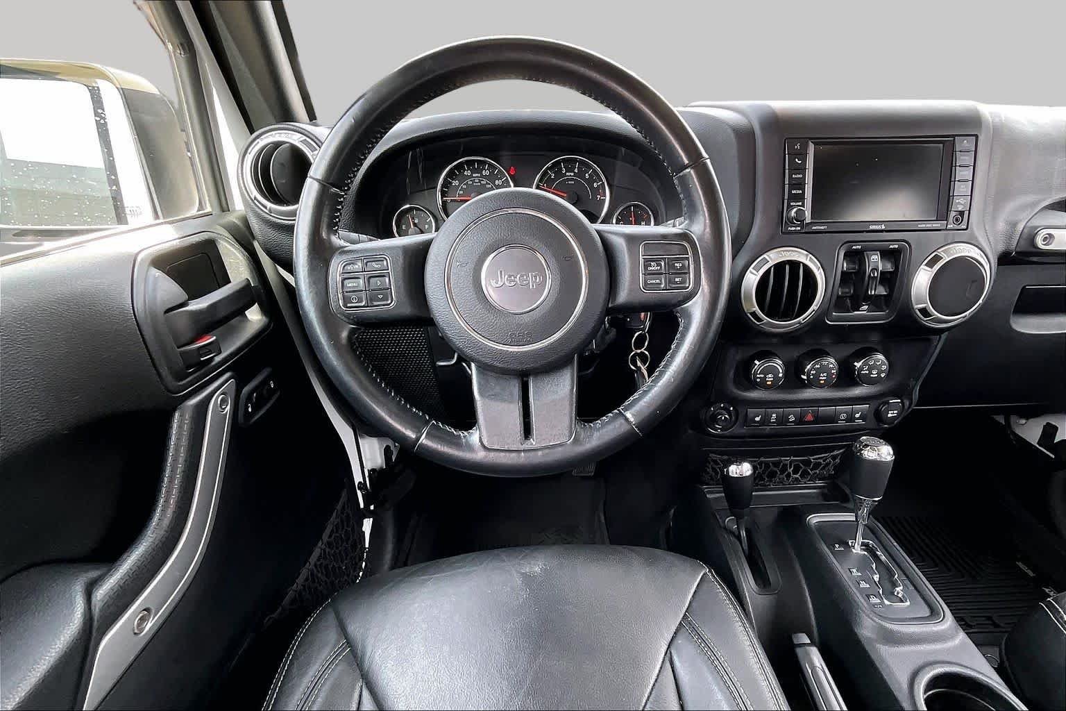 Used 2017 Bright White Clearcoat Jeep Sahara image 6