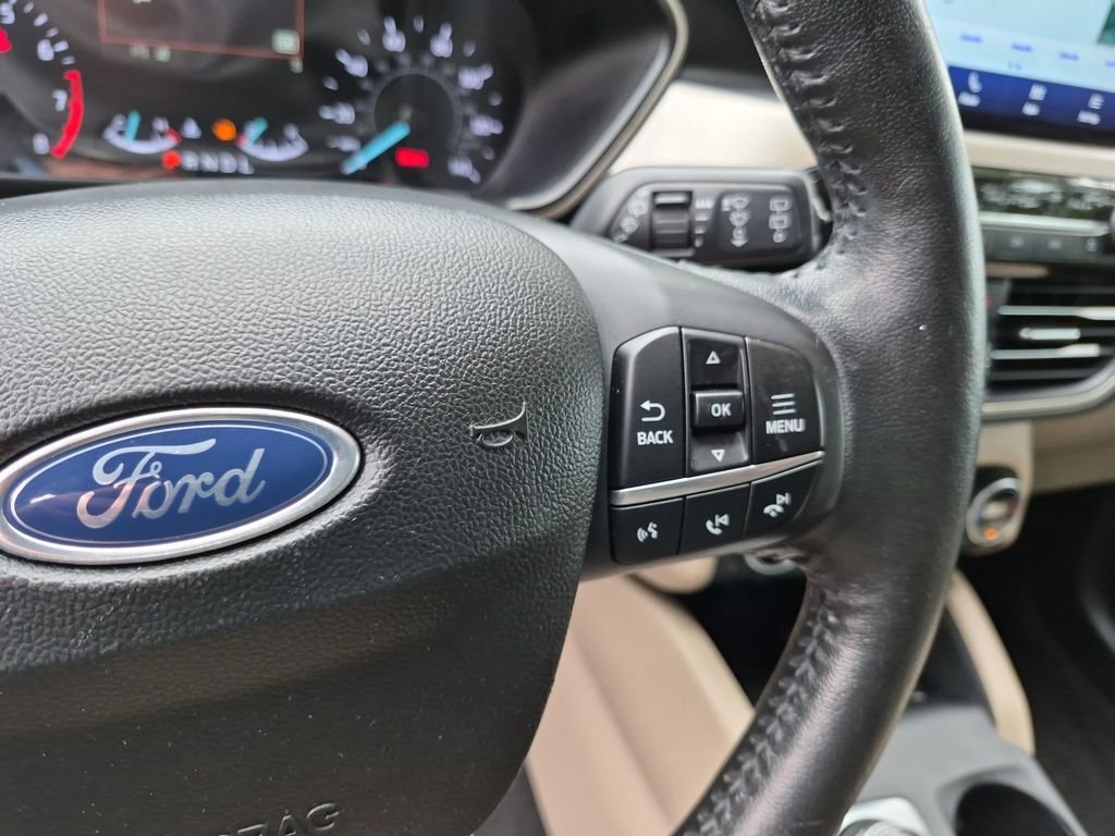 Used 2020 Black Metallic Ford SEL image 19