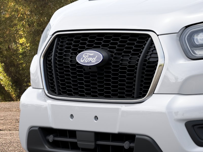 New 2027 Oxford White Ford Passenger Van XLT image 17