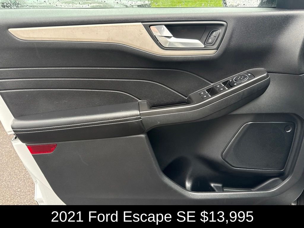 Used 2021 Oxford White Ford SE image 10