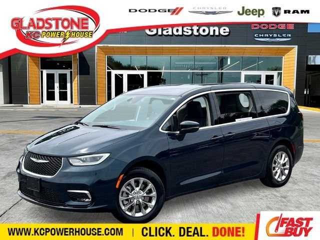 2023 Chrysler Pacifica Touring L AWD's photo
