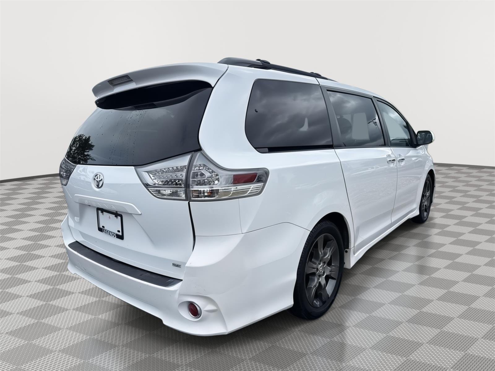 Used 2015 Super White Toyota SE Premium image 14