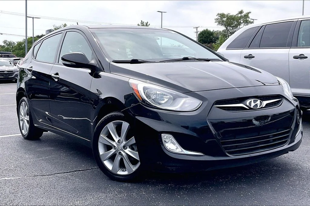 Used 2013 Black Hyundai SE image 31