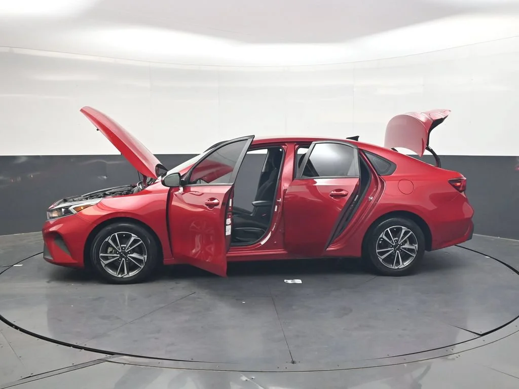 Used 2023 Red Kia LXS image 35