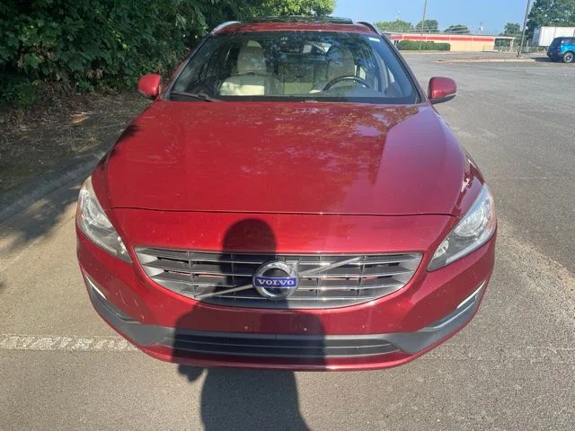 Used 2017 Red Volvo T5 Premier image 1