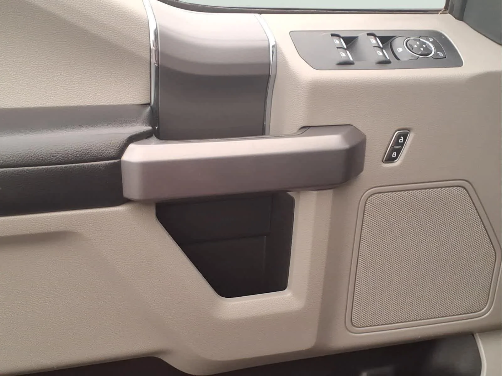 Used 2020 Rapid Red Metallic Tinted Clearcoat/Magnetic Ford XLT image 12
