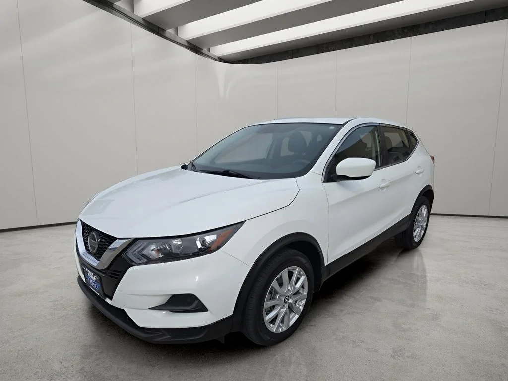 Used 2022 White Nissan SV image 1