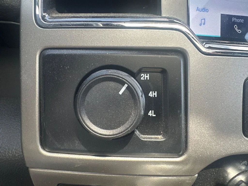 Used 2022 White Ford Lariat image 19