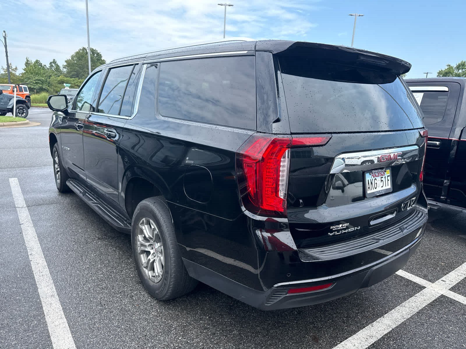 Used 2023 Onyx Black GMC SLE image 4