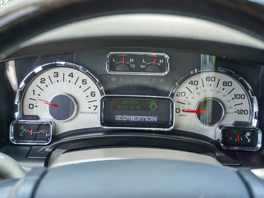 Used 2013 White Ford Limited image 21