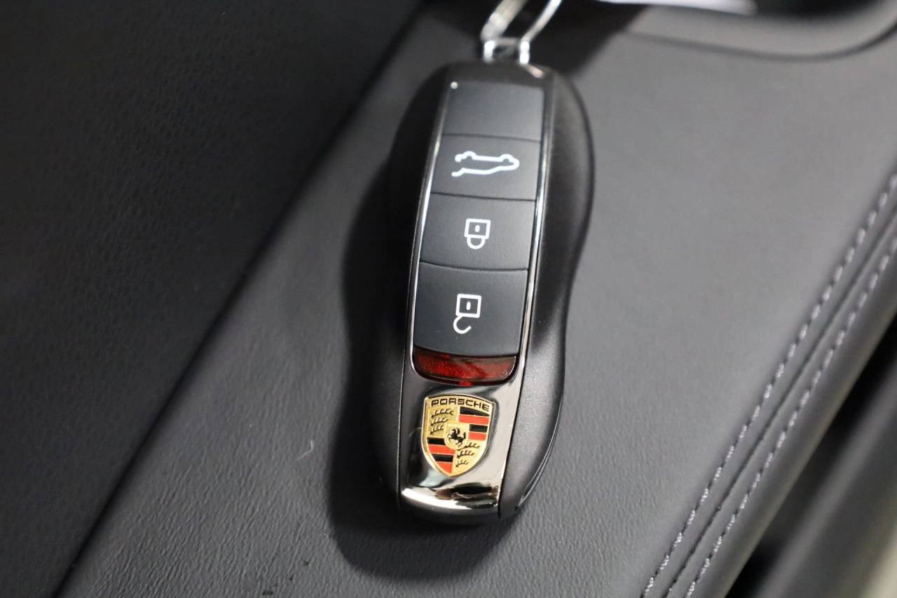 2026 Porsche Macan T - Photo 43