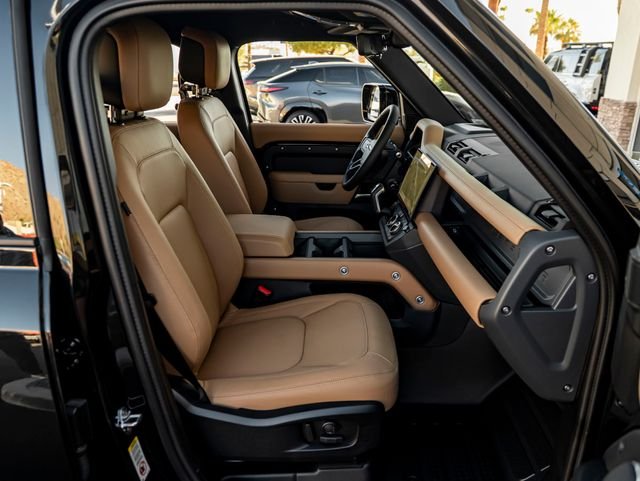 New 2026 Santorini Black Land Rover X-Dynamic SE image 36