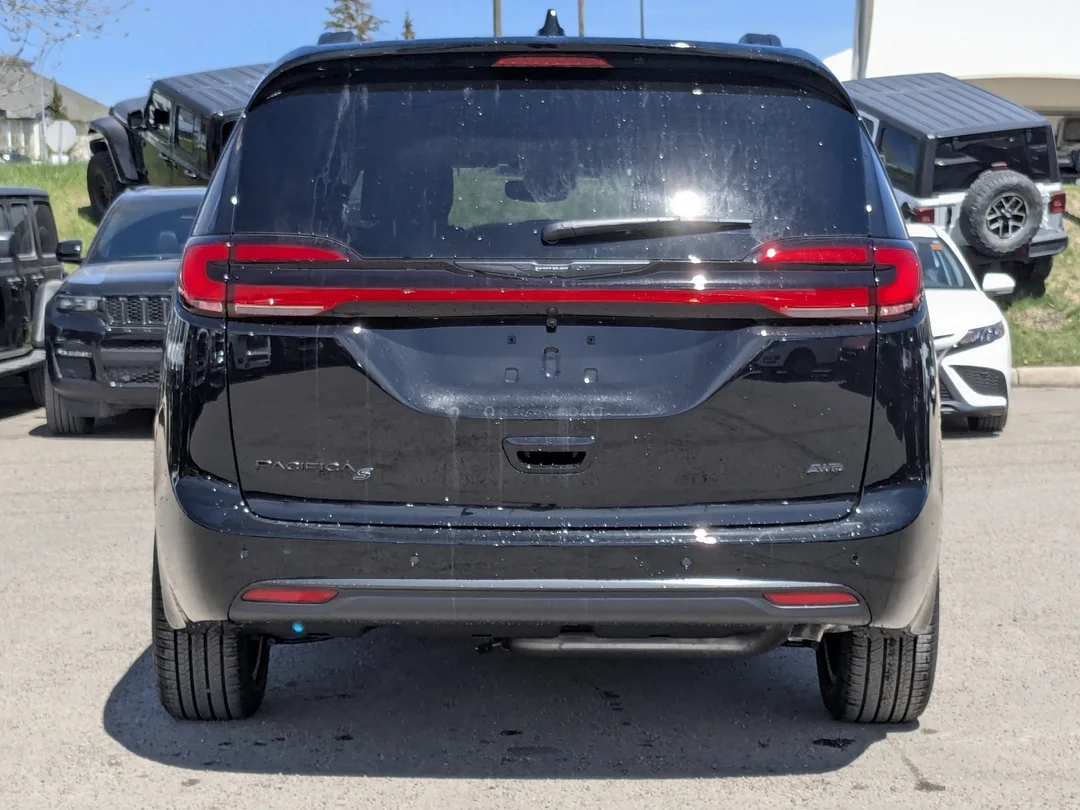New 2026 Black Chrysler Select - - AWD - Full Sunroof - S Appearance - 360 Camera - Remote Start & More! image 7