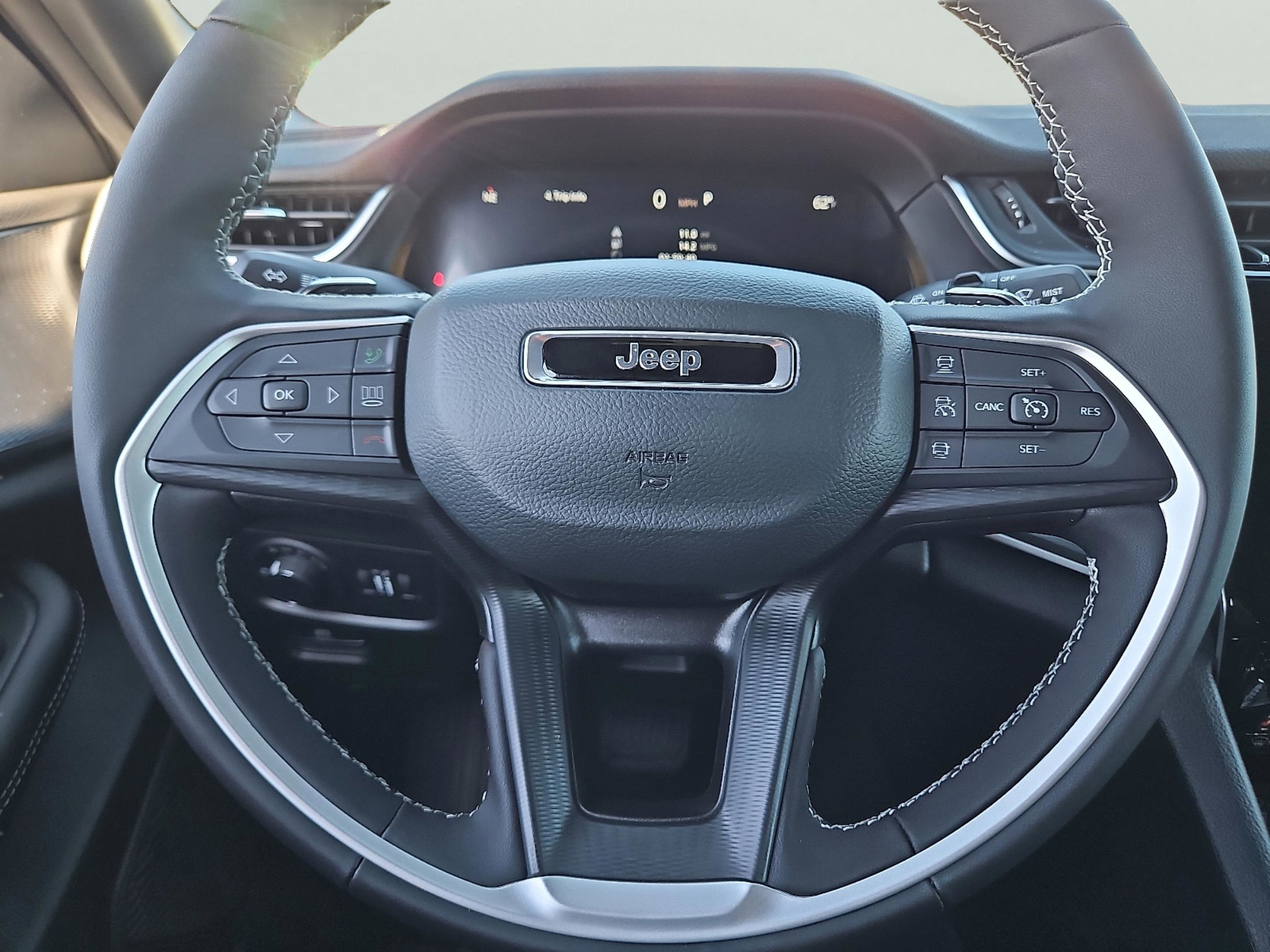 New 2025 Baltic Gray Metallic Clear-Coat Exterior Paint Jeep Laredo image 17