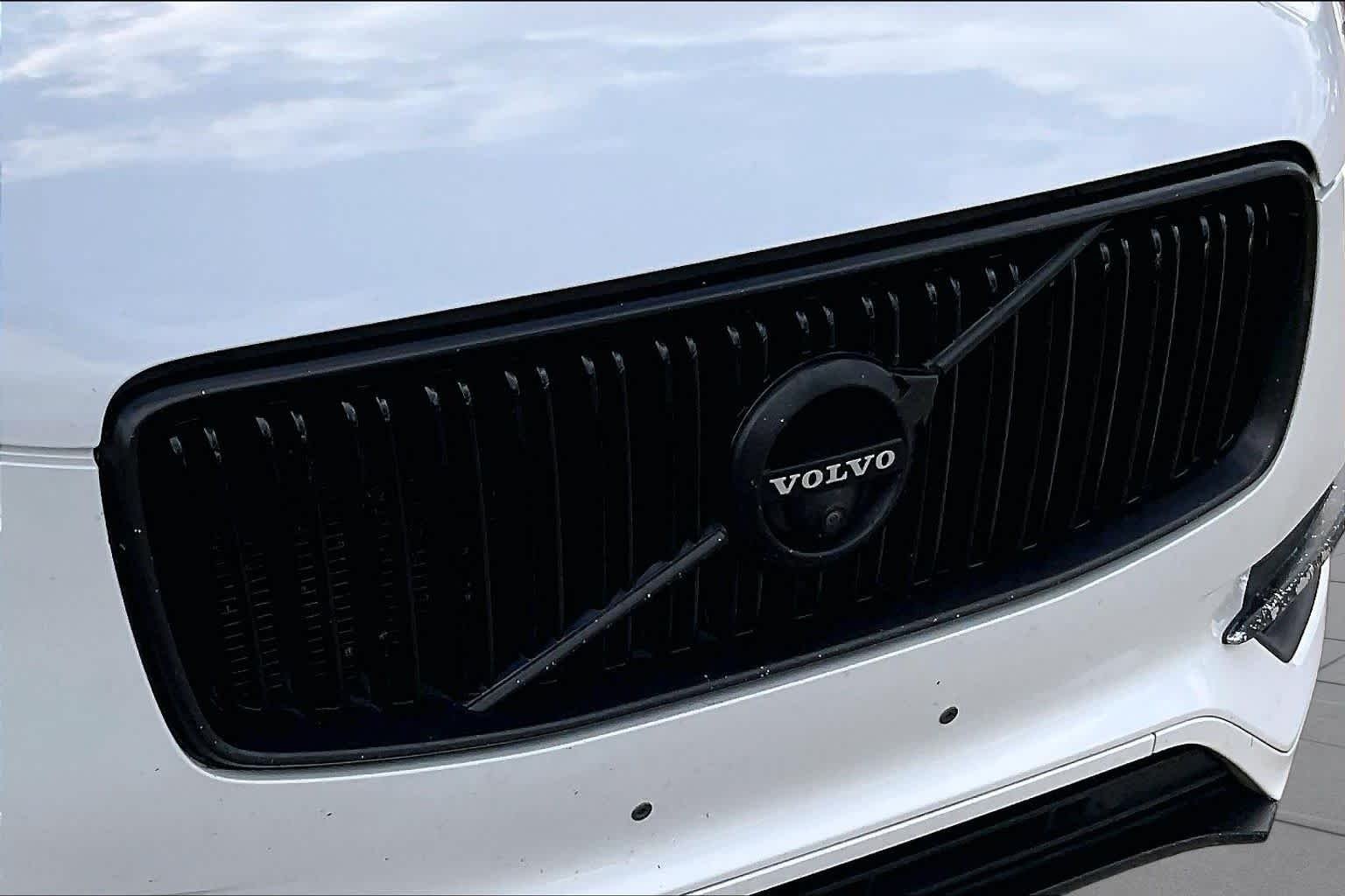 Used 2019 Crystal White Pearl Metallic Volvo Momentum image 29