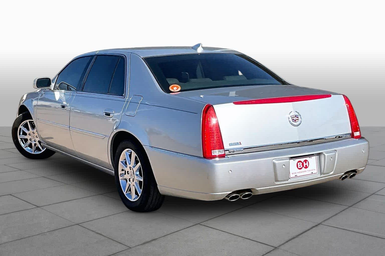 Used 2011 Radiant Silver Metallic Cadillac Luxury Collection image 11