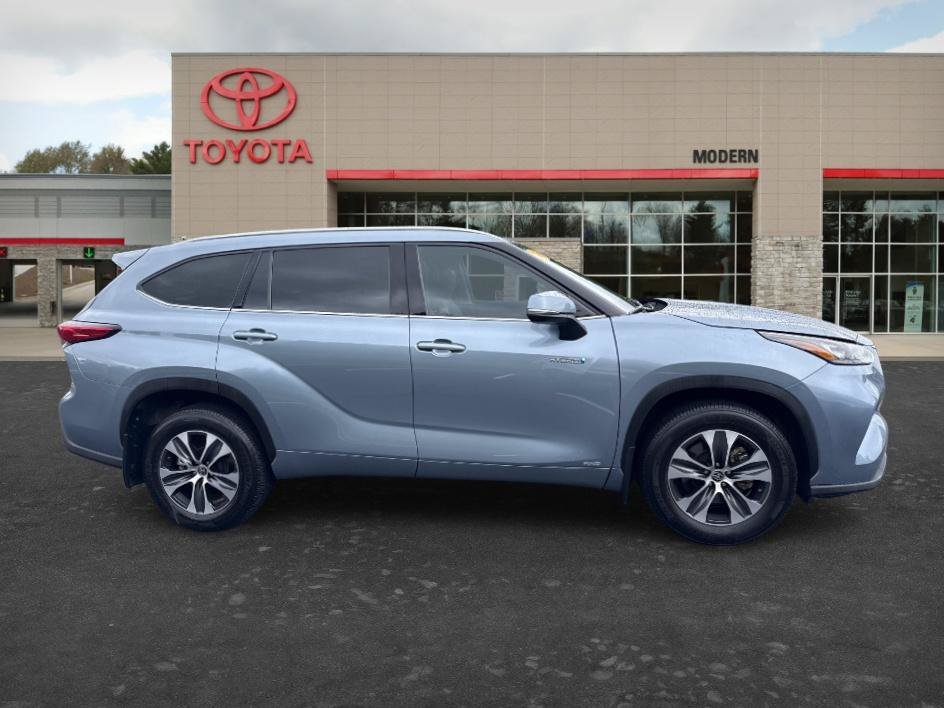 Used 2020 Moon Dust Toyota Hybrid XLE image 4