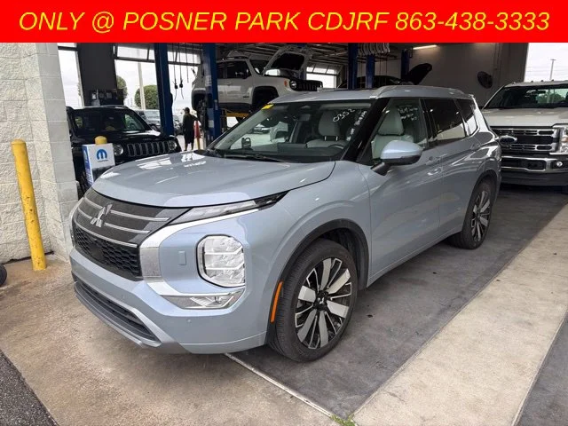Used 2025  Mitsubishi SEL image 2