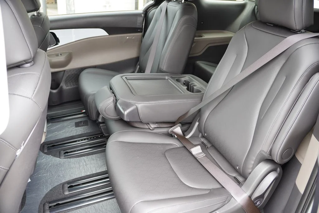 New 2027 Snow White Pearl Kia LXS image 11