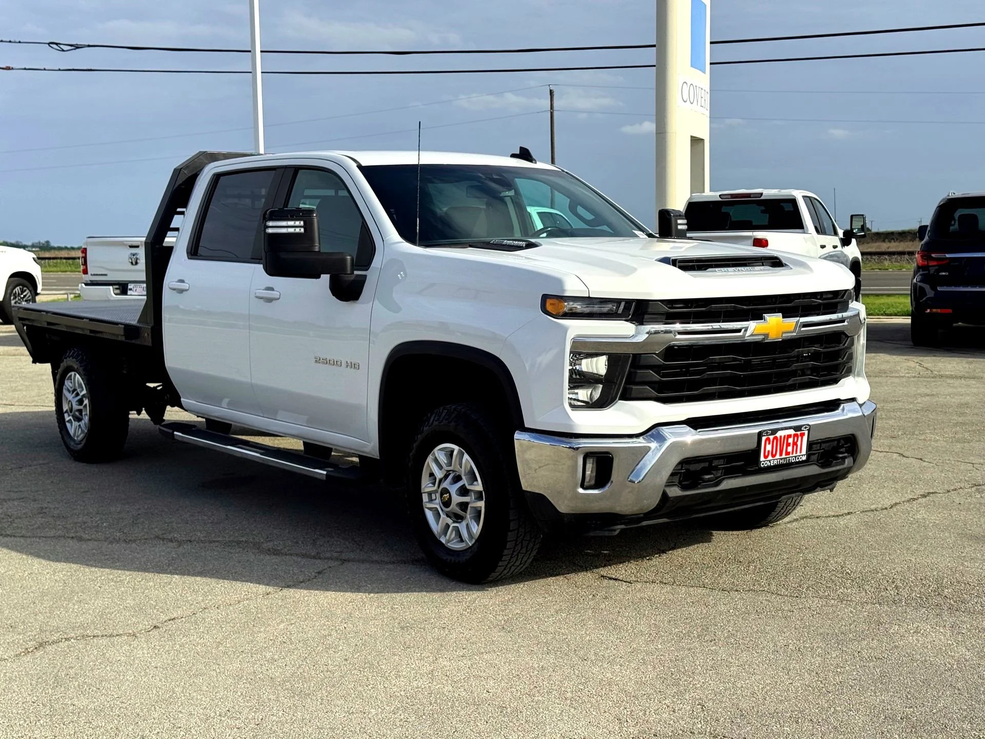 Used 2024 Summit White Chevrolet LT image 5