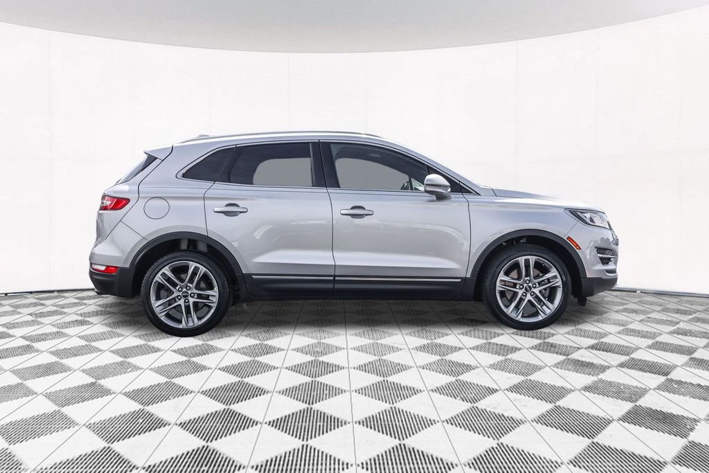 Used 2017 Silver Lincoln Reserve image 13