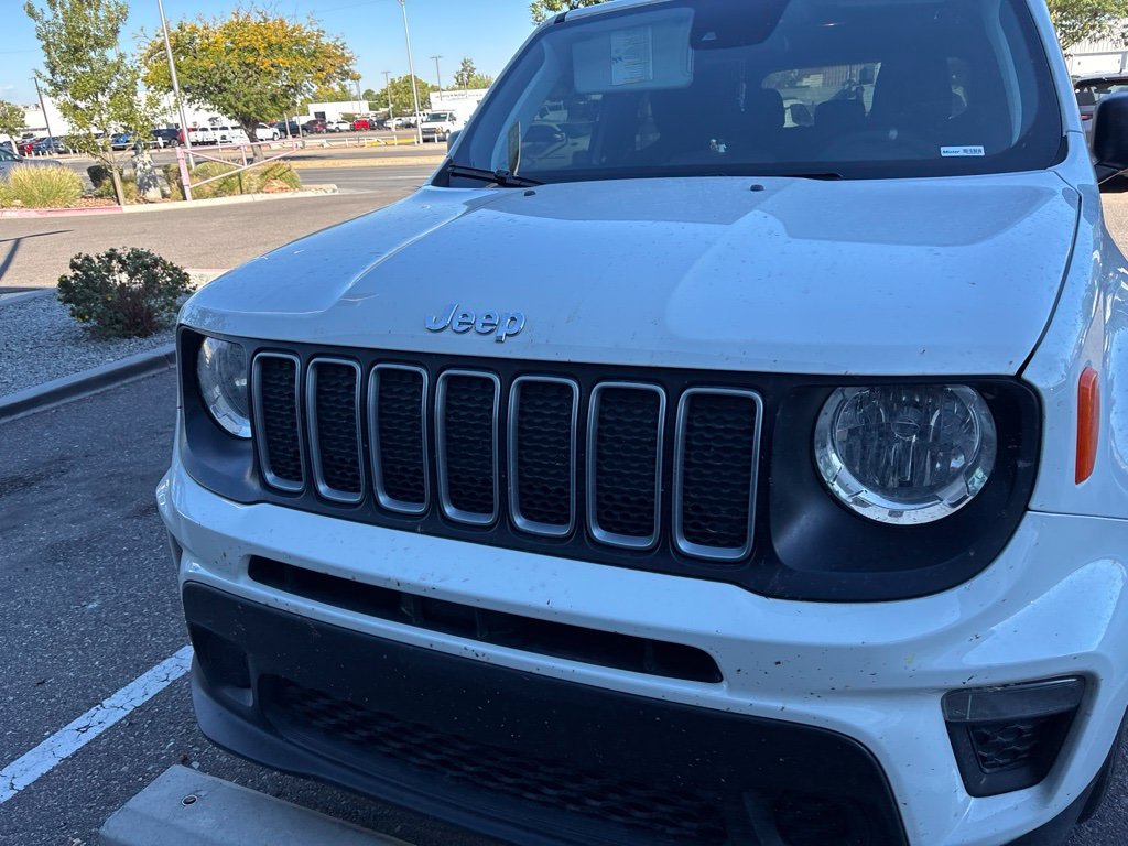 Used 2023 White Jeep Latitude image 4