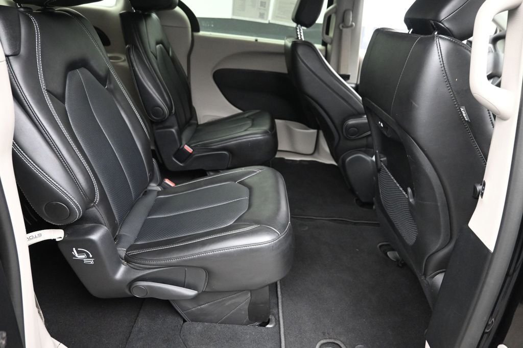 Used 2024 Black Chrysler Touring L image 11