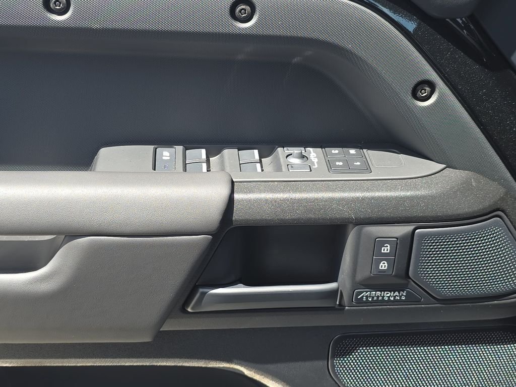 New 2026 Narvik Black Land Rover OCTA Black image 29
