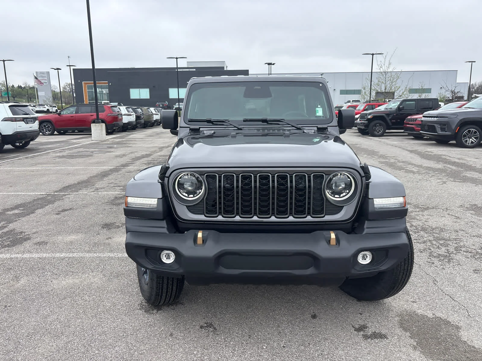 New 2026 Granite Crystal Metallic Clearcoat Jeep 85th Anniversary image 3