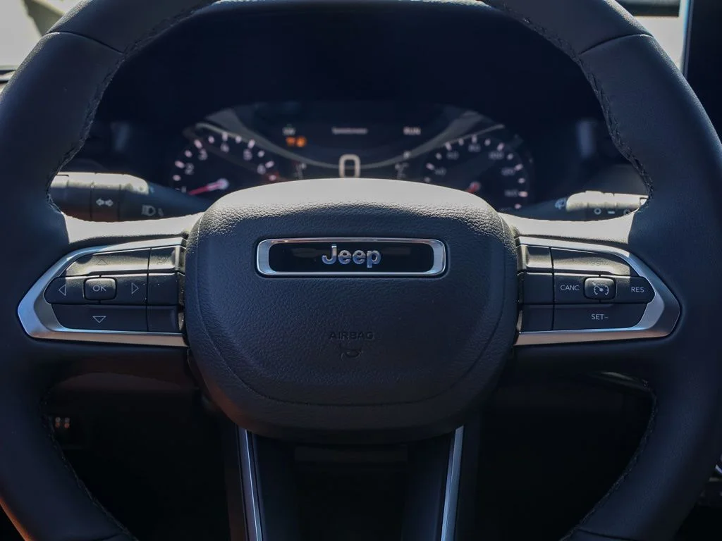 New 2026 Bright White Clearcoat Jeep Latitude image 24