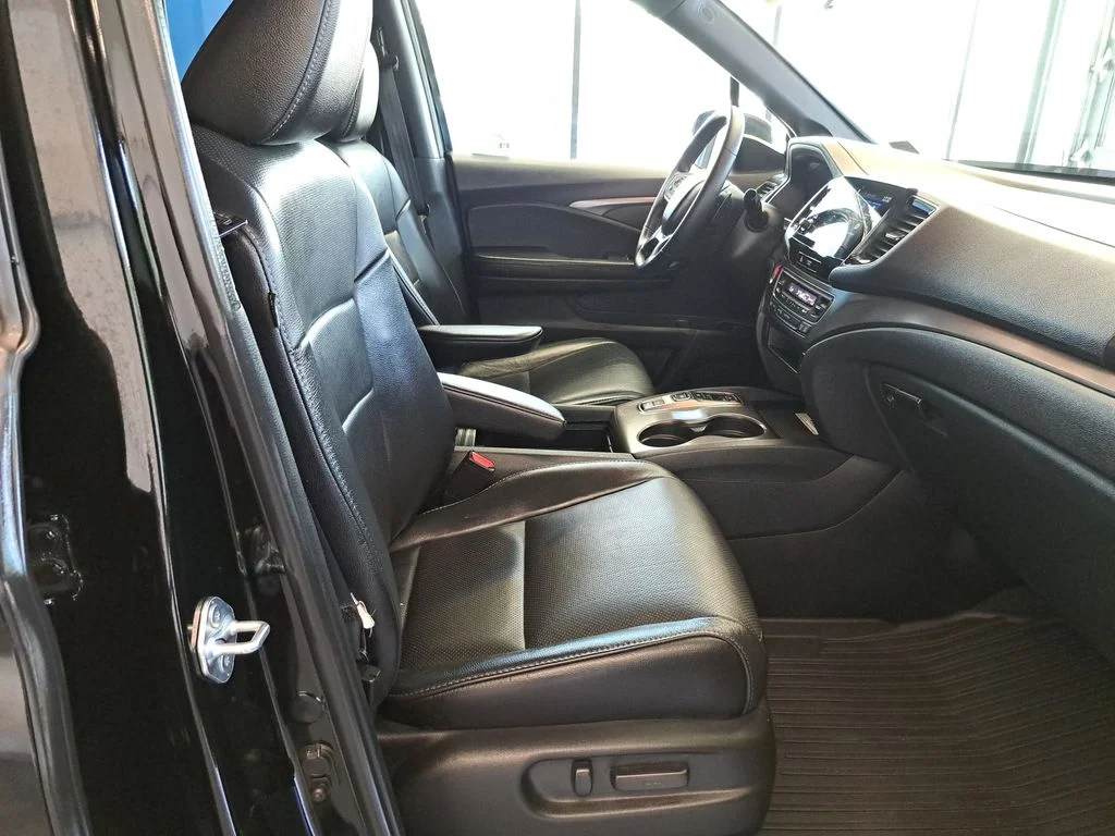 Used 2023 Beige Honda EX-L image 34