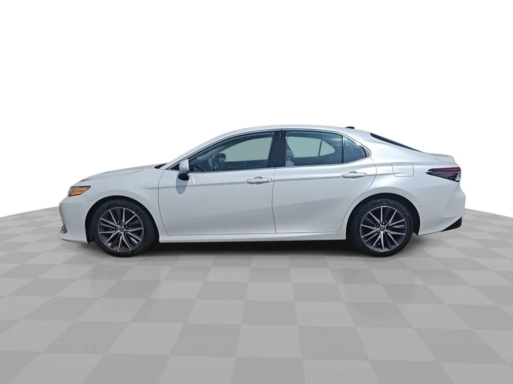 Used 2023 Beige Toyota XLE image 5