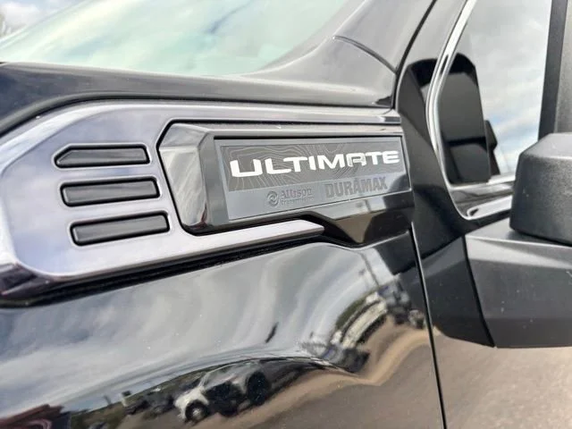 Used 2025 Onyx Black GMC Denali Ultimate image 11