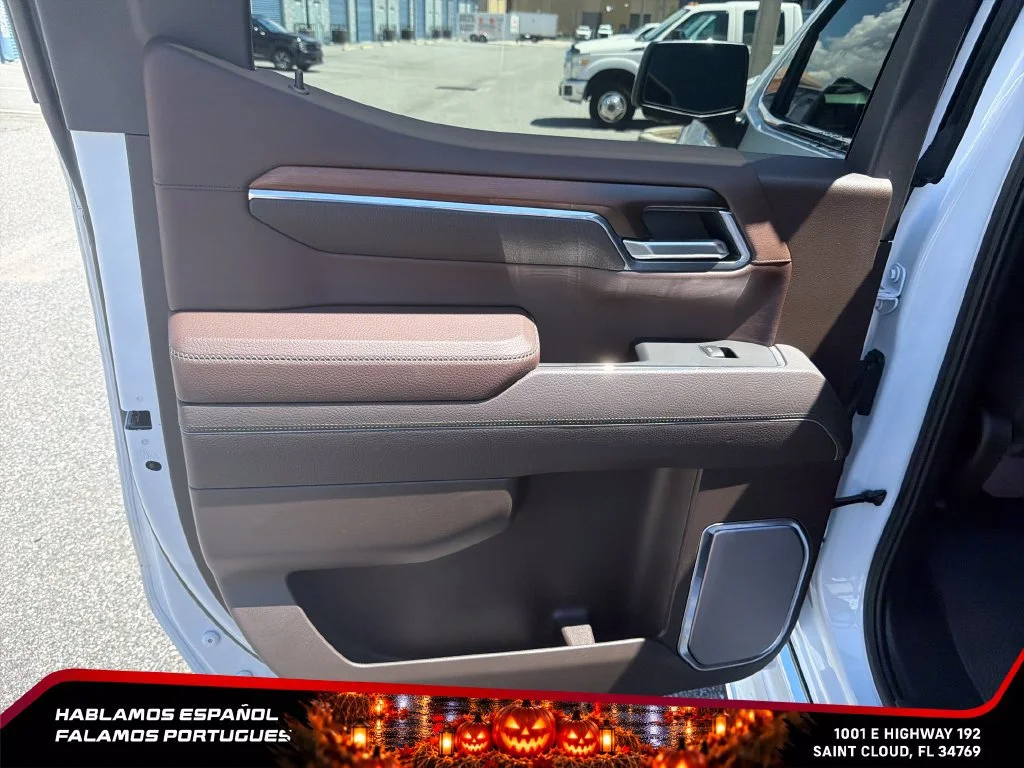 Used 2025 White Frost Tricoat GMC Denali image 26