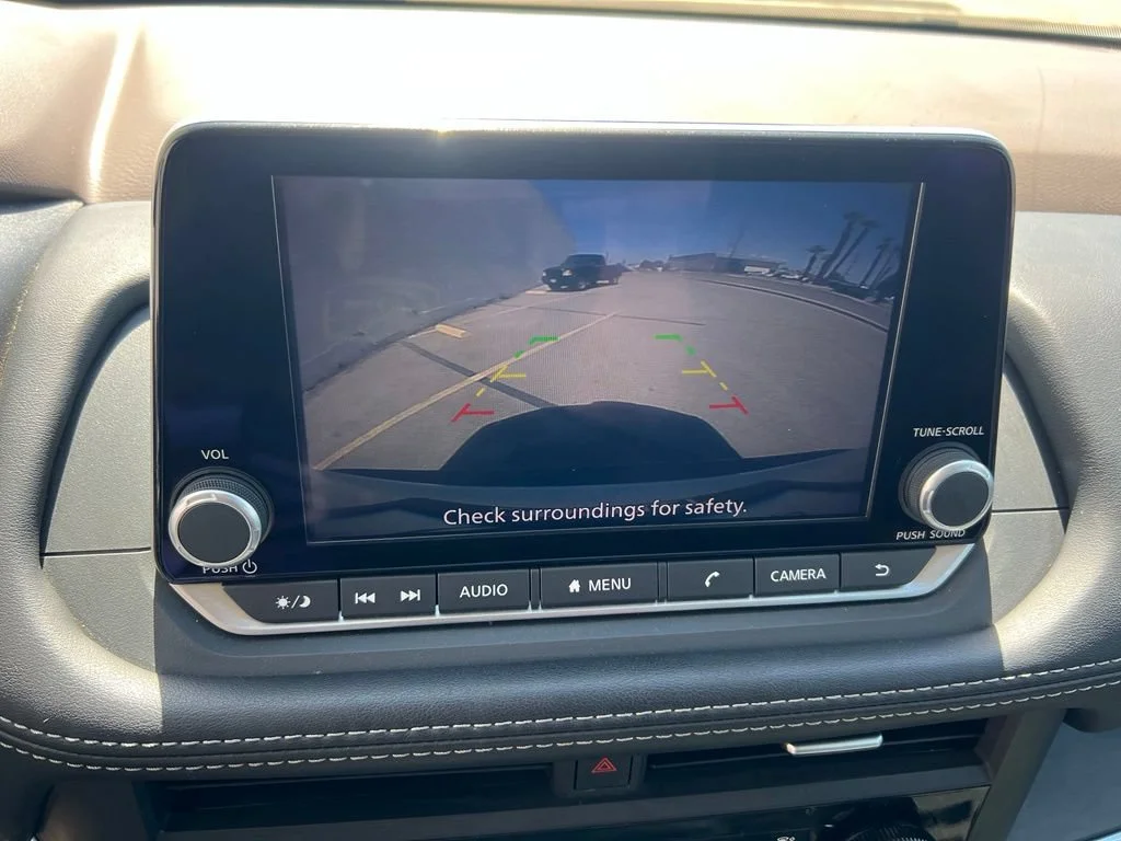 Used 2023 White Nissan S image 16