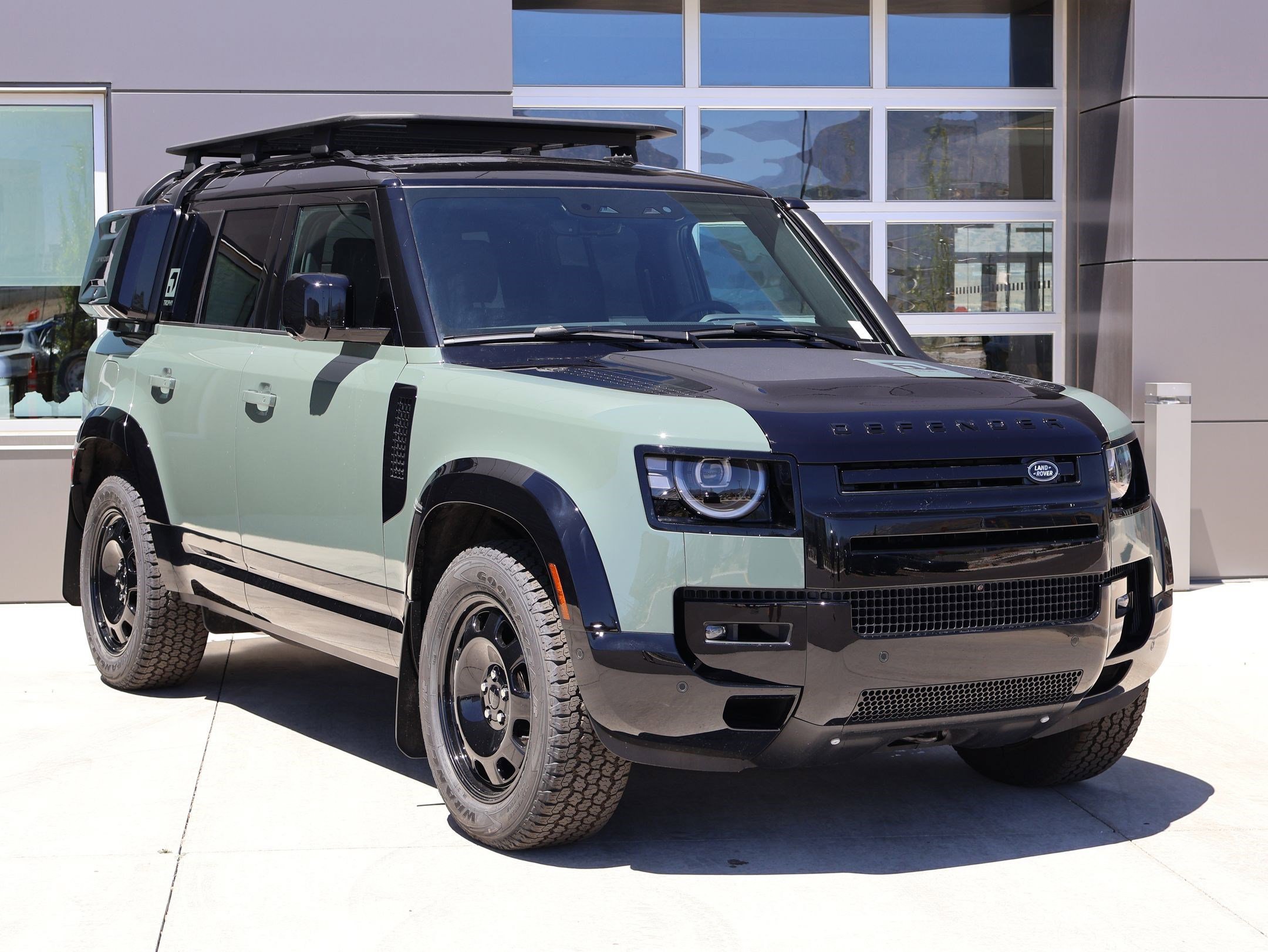 New 2026 Keswick Green LAND ROVER P400 Trophy Edition Keswick image 3