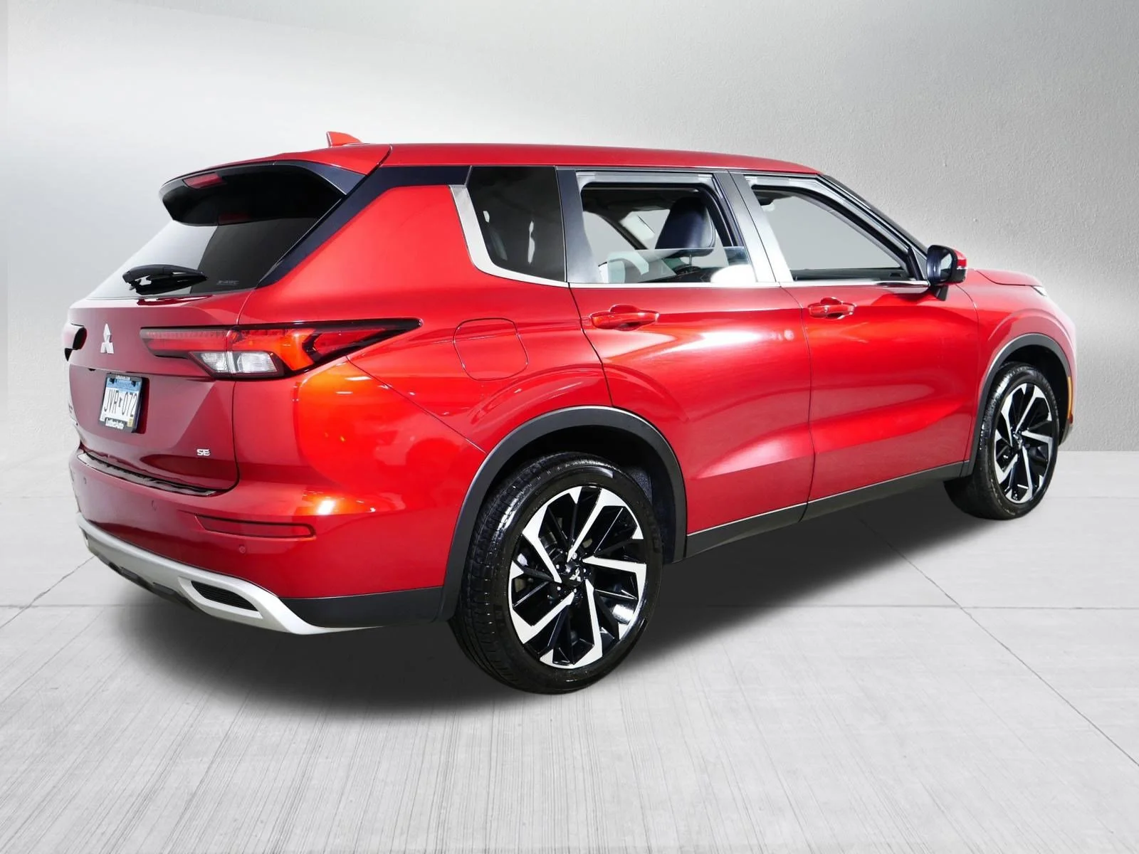 Used 2022 Red Diamond Mitsubishi SE image 7