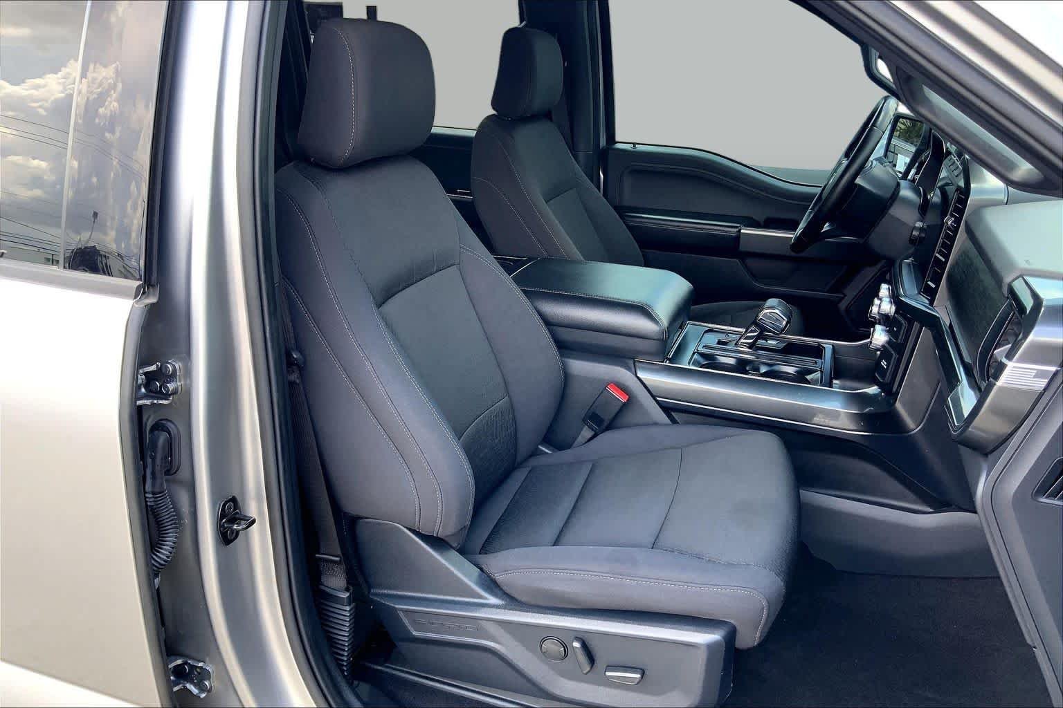 Used 2023 Iconic Silver Ford XLT image 9