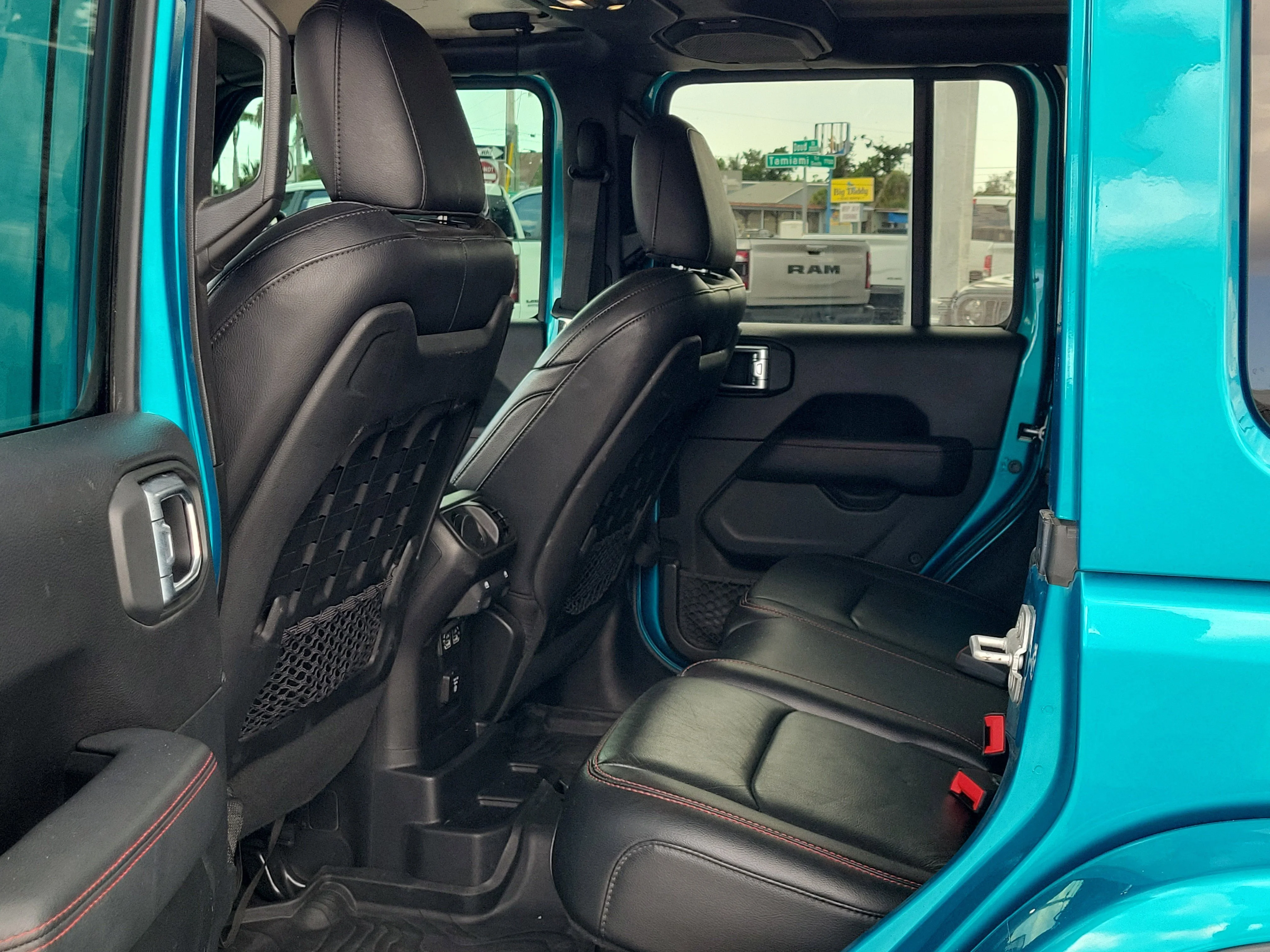 Used 2019 Bikini Pearlcoat Jeep Rubicon image 14