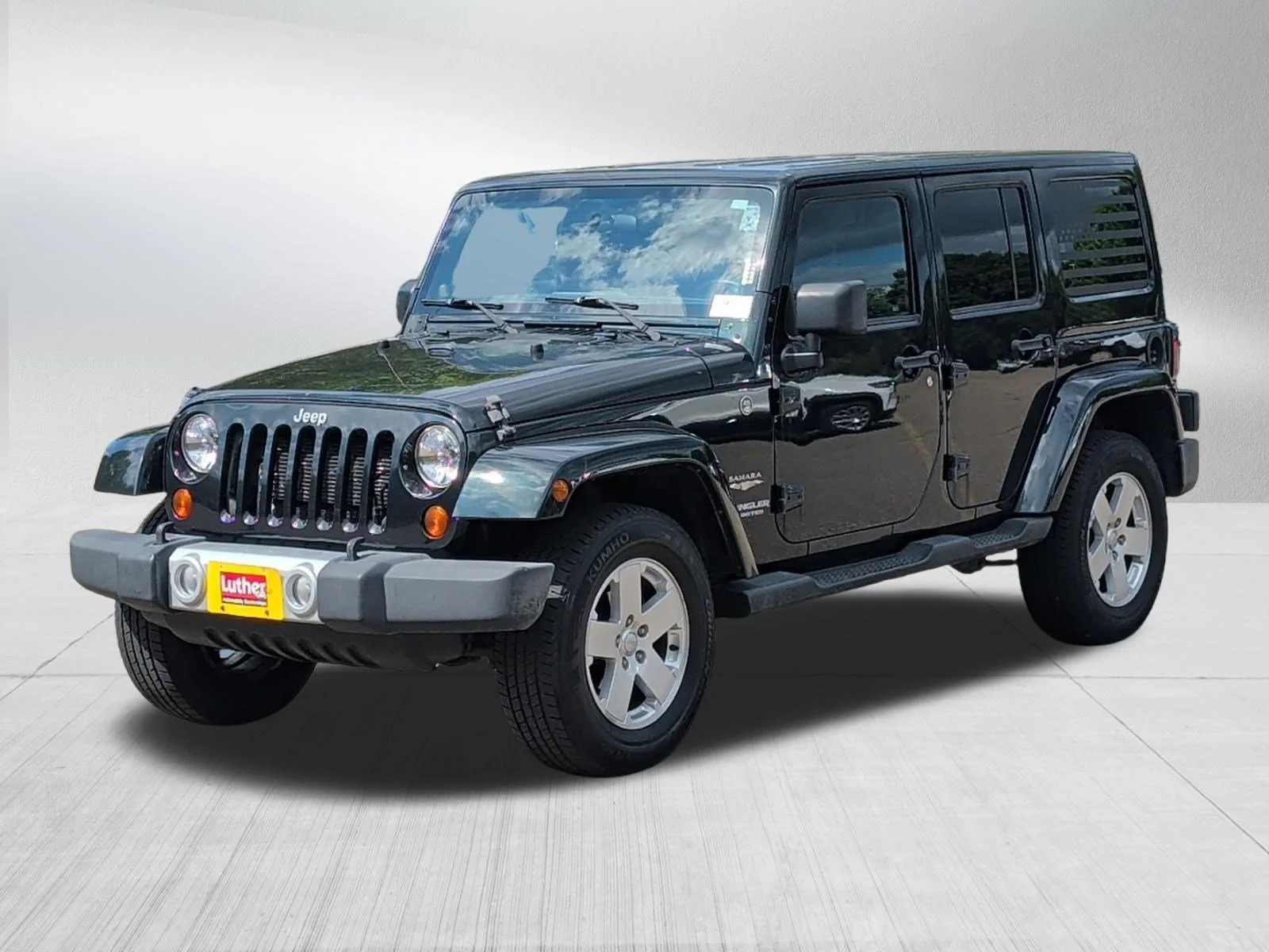 Used 2012 Black Forest Green Pearlcoat Jeep Sahara image 3