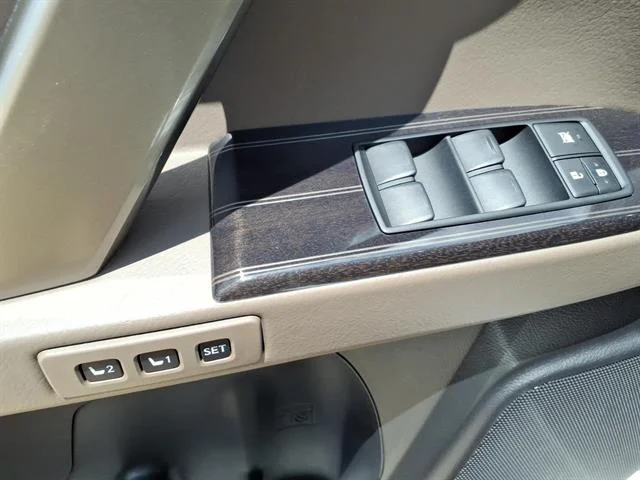 Used 2020 Starfire Pearl Lexus Luxury image 23