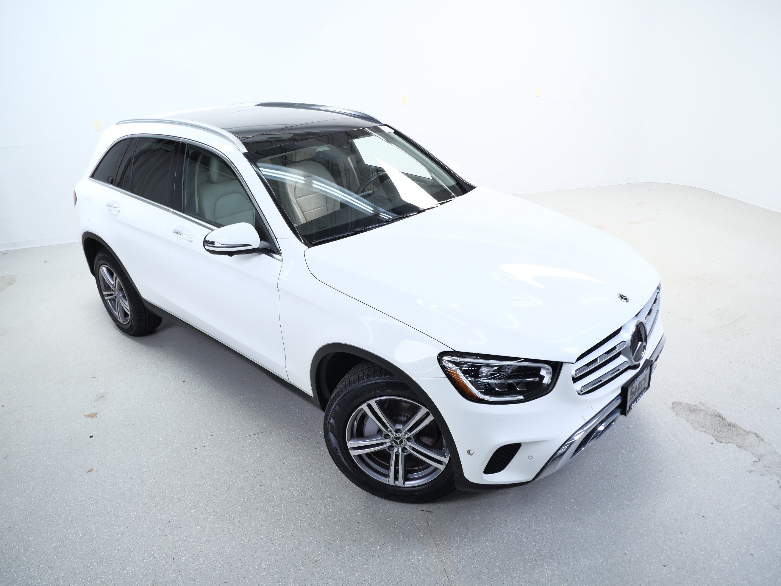 Used 2021 Polar White Mercedes-Benz GLC 300 image 4